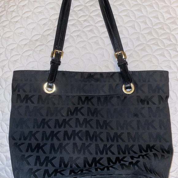 Micheal Kors Handbag - Picture 1 of 7